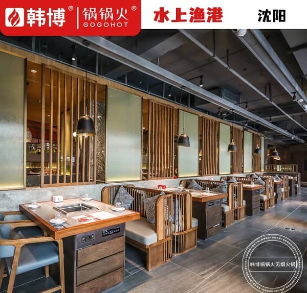 火锅店内火锅桌环境一角