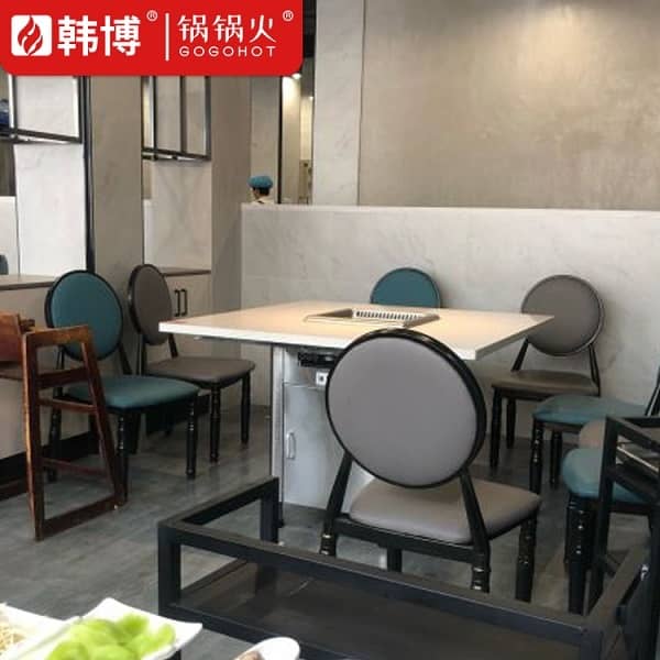 常州牛骨王火锅(武进总店)4人条形桌无烟火锅桌展示