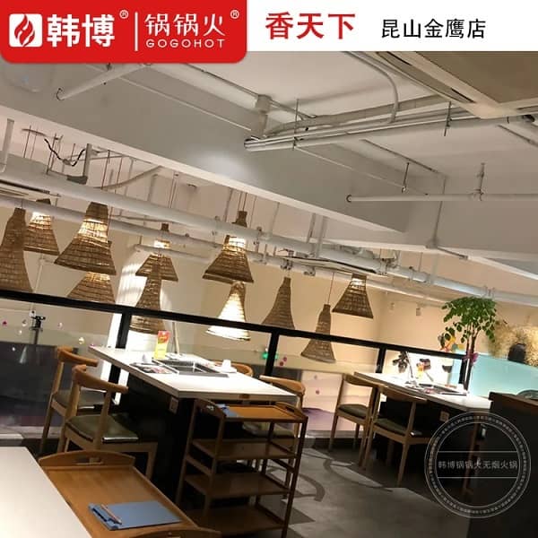 店内桌子实景图